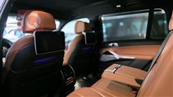 بی ئێم دەبڵیو X7